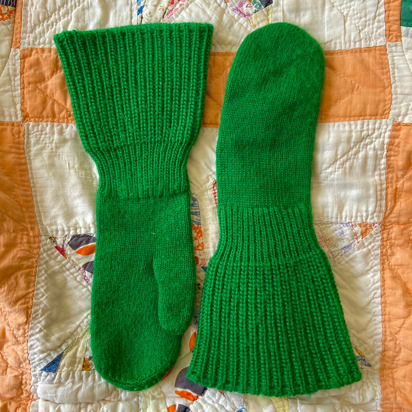 Antique 1920s Green Wool Gauntlet Mittens