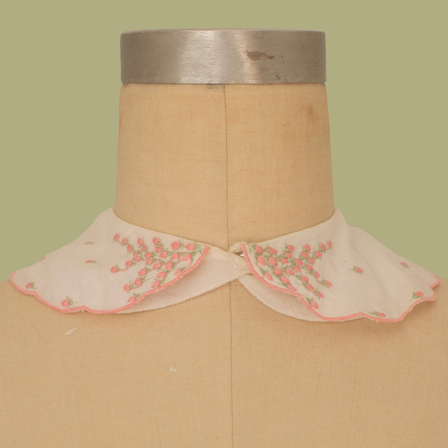 Vintage 1950s Embroidered Rose Bud Cotton Collar Choker